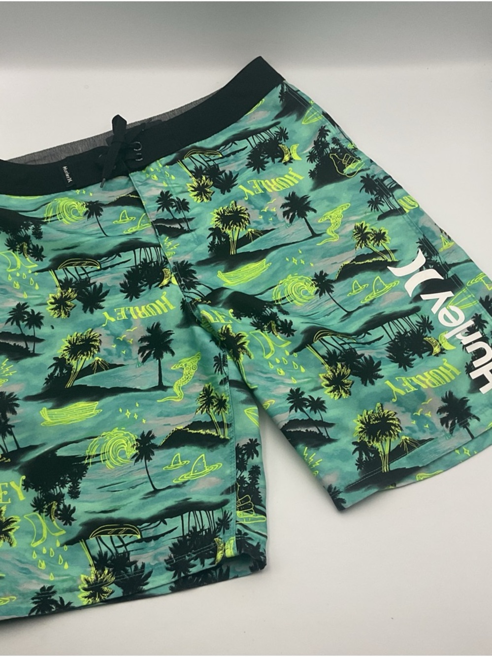 Hurley Men’s Teal and Neon Yellow Palm Print Board Shorts